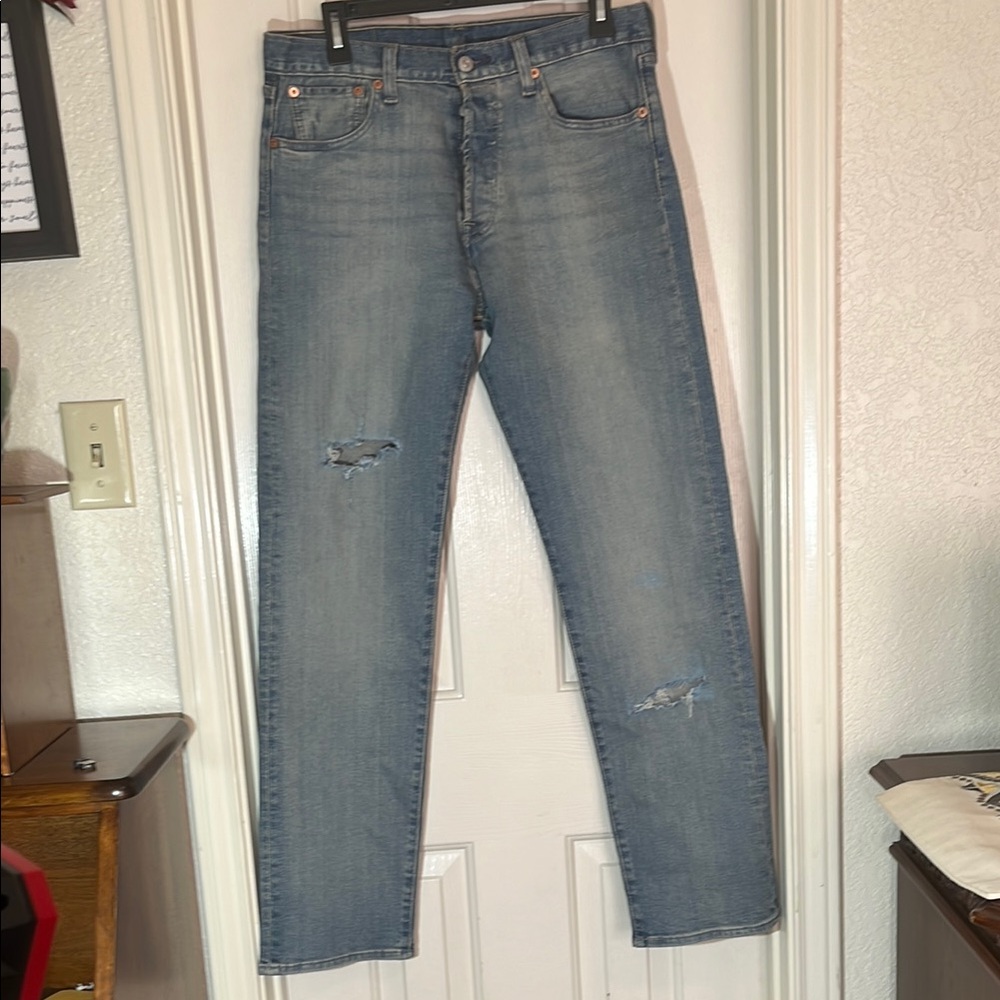 Levi's • Men’s Light Blue Distressed Jeans • Size 30 x 32